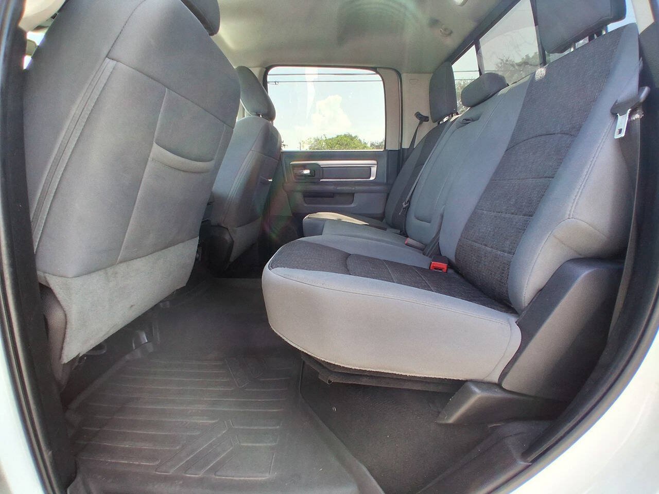Used 2015 RAM 1500 Big Horn RWD image 15