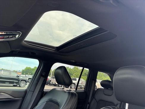 Used 2023 Jeep Grand Cherokee Altitude AWD/4WD image 7