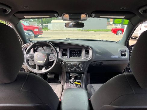 Used 2018 Dodge Charger SXT RWD image 22