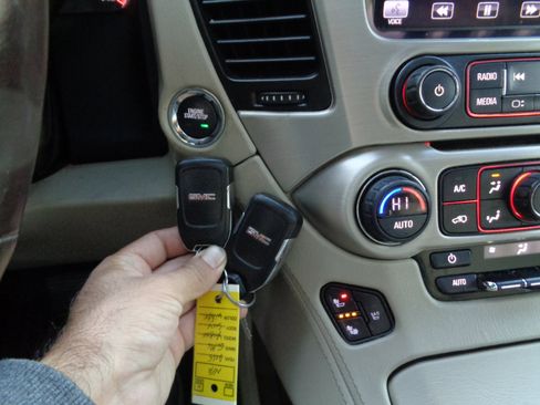 Used 2015 GMC Yukon Denali w/ Touring Package image 25