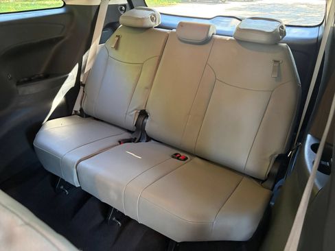 Used 2025 Toyota Sienna XLE FWD image 31