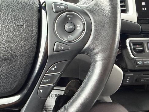 Used 2017 Honda Pilot Touring image 23