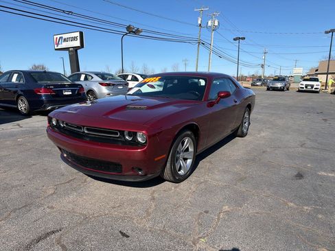 Used 2021 Dodge Challenger SXT image 11