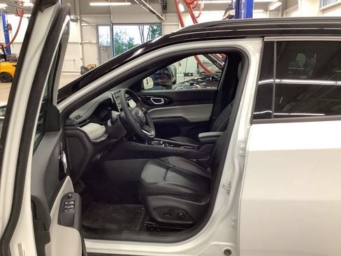 Used 2025 Jeep Compass Limited AWD/4WD image 16