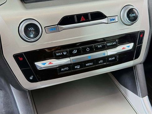 Used 2022 Ford Explorer XLT w/ Equipment Group 202A image 34