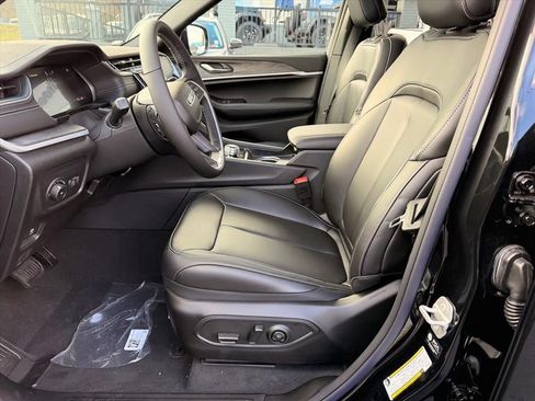 New 2025 Jeep Grand Cherokee Limited image 8