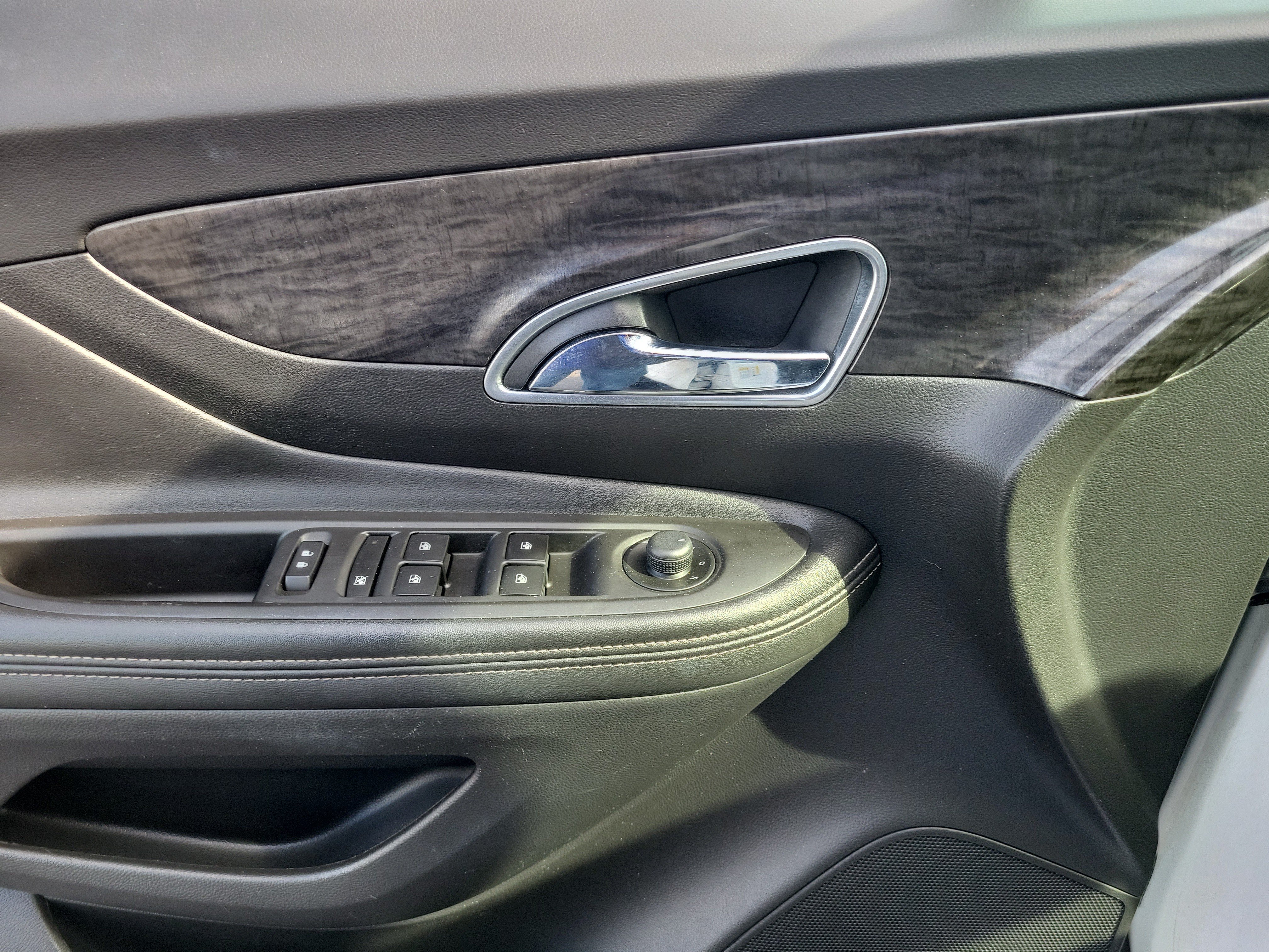 Used 2016 Buick Encore Leather FWD image 17
