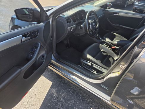 Used 2017 Volkswagen Jetta SE FWD image 5