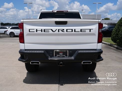 Used 2025 Chevrolet Silverado 1500 LT Trail Boss w/ Convenience Package II AWD/4WD image 4