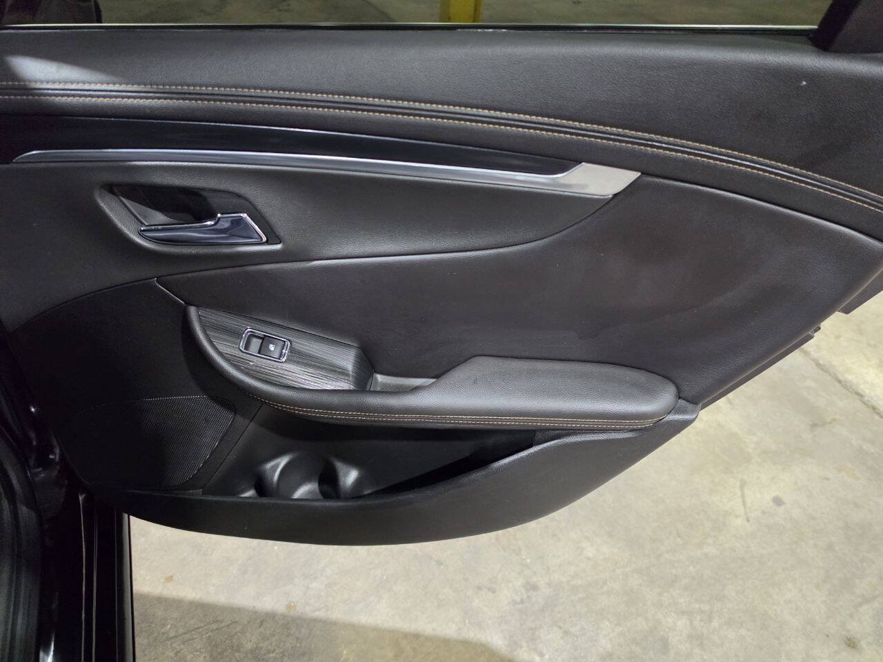 Used 2019 Chevrolet Impala LT FWD image 27