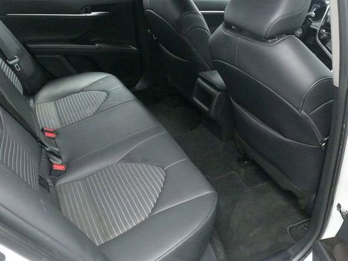 Used 2024 Toyota Camry SE image 9