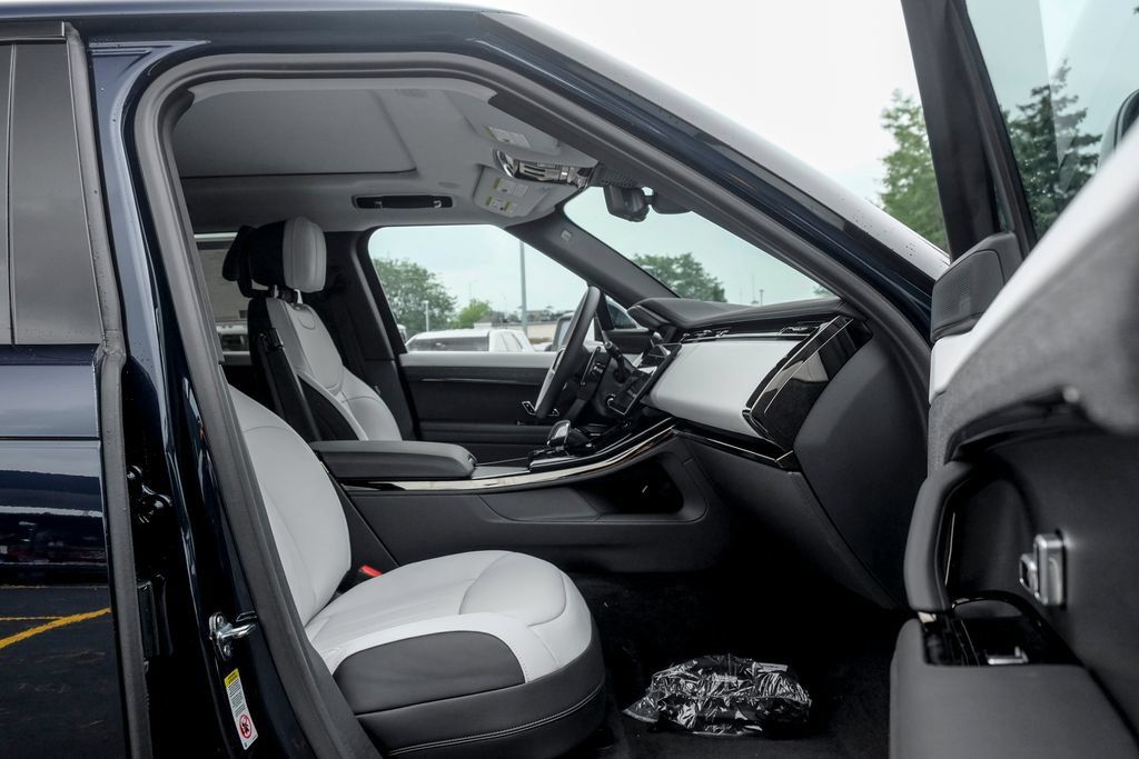 New 2026 Land Rover Range Rover Sport Dynamic SE AWD/4WD image 22