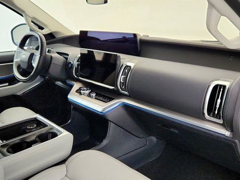 Used 2025 Ford Expedition Max Platinum image 25