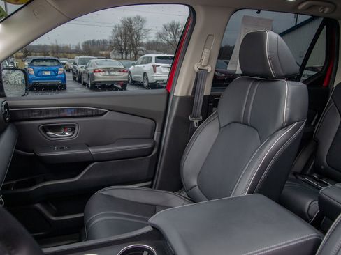 Used 2025 Honda Pilot Elite image 13