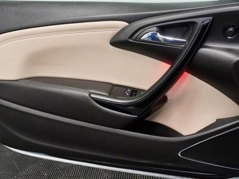 Used 2019 Buick Cascada Premium image 34