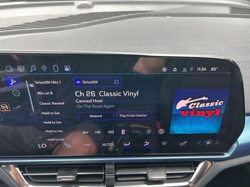 New 2025 Chevrolet Equinox EV LT image 9