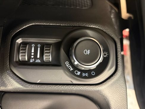 Used 2022 Jeep Wrangler Sport AWD/4WD image 34