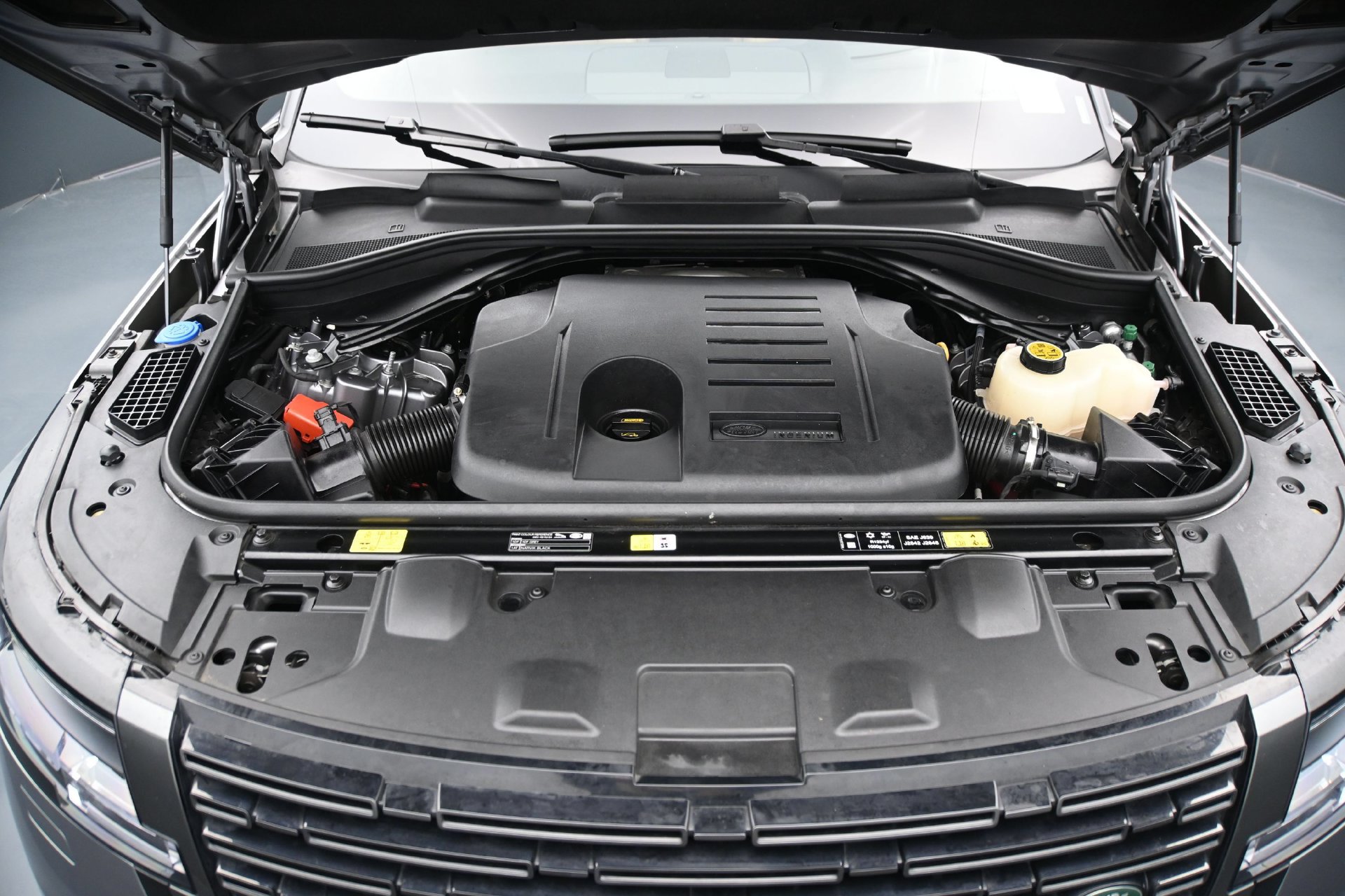 Used 2025 Land Rover Range Rover Long Wheelbase SE AWD/4WD image 28