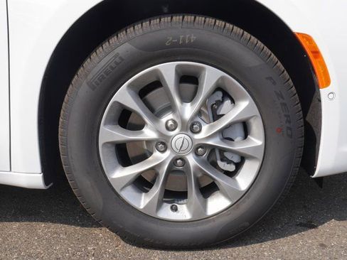 New 2026 Chrysler Pacifica Select AWD/4WD image 13