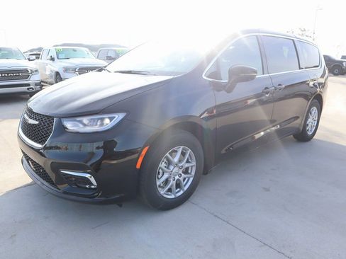 New 2026 Chrysler Pacifica Select image 10