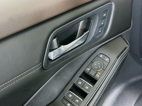 Used 2023 Nissan Rogue SL FWD image 15