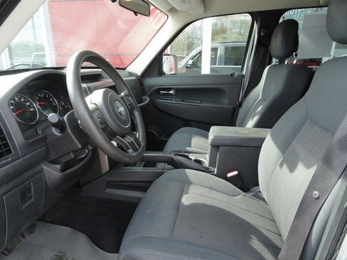 Used 2012 Jeep Liberty Sport AWD/4WD image 10