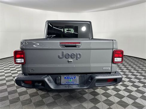 Certified 2020 Jeep Gladiator Overland w/ Cold Weather Group image 6