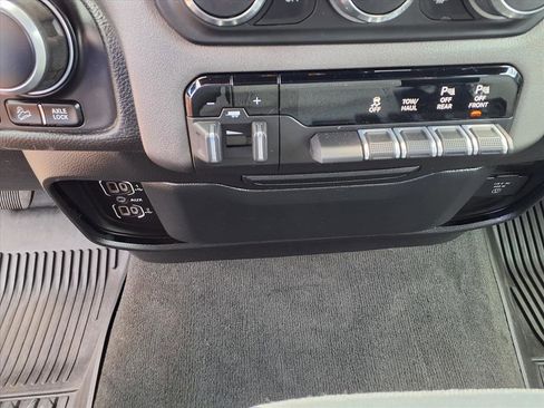 Used 2022 RAM 1500 Big Horn AWD/4WD image 34