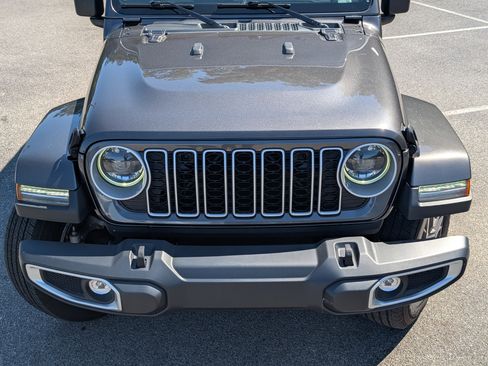 Used 2024 Jeep Wrangler Unlimited Sahara w/ Safety Group AWD/4WD image 12
