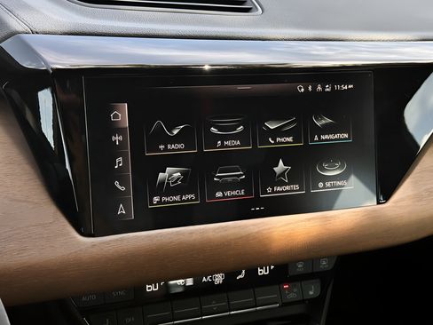 Used 2022 Audi e-tron GT Premium Plus AWD/4WD image 10
