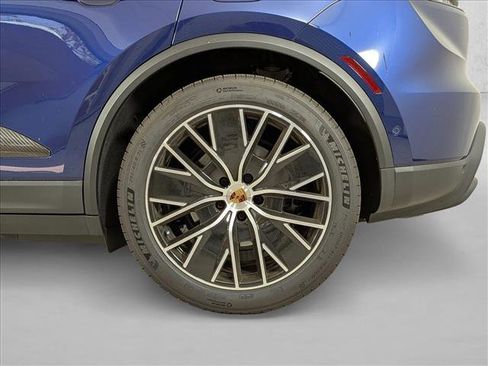 New 2024 Porsche Macan 4 Electric image 27