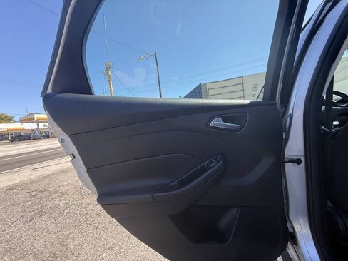 Used 2015 Ford Focus SE w/ SE Sport Package FWD image 19