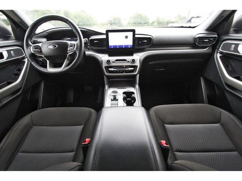 Used 2023 Ford Explorer XLT RWD image 10