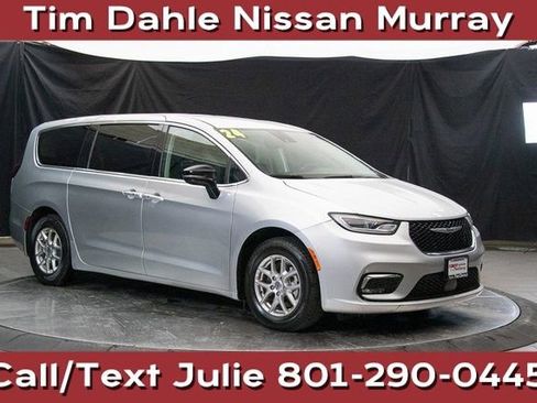 Used 2024 Chrysler Pacifica Touring-L FWD image 1
