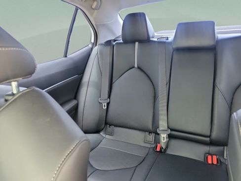 Used 2022 Toyota Camry XSE FWD image 8
