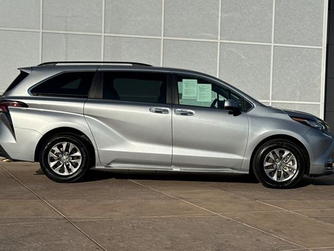 Certified 2023 Toyota Sienna XLE image 3