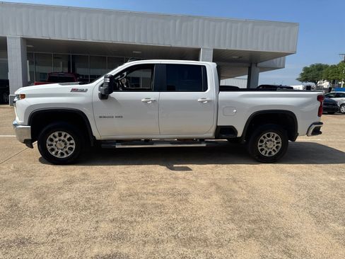 Used 2023 Chevrolet Silverado 2500 LT w/ Convenience Package AWD/4WD image 2