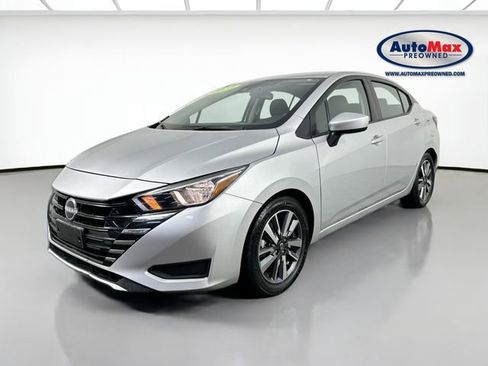 Used 2023 Nissan Versa SV FWD image 4