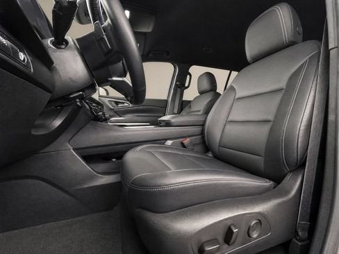 Used 2025 Chevrolet Traverse LT FWD image 11