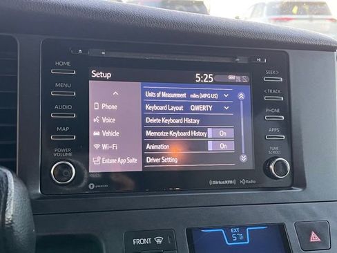 Used 2020 Toyota Sienna LE FWD image 46