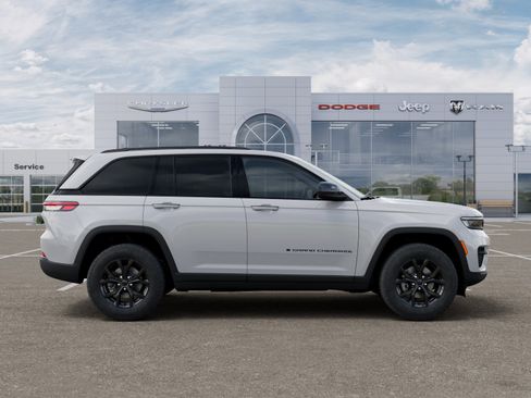 New 2025 Jeep Grand Cherokee Altitude AWD/4WD image 35