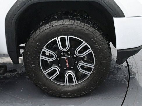 Used 2022 GMC Sierra 2500 AT4 w/ AT4 Preferred Package AWD/4WD image 34