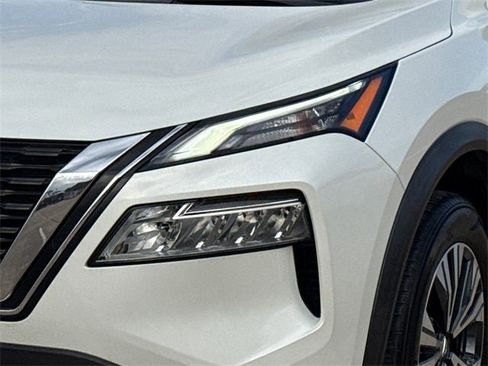 Used 2021 Nissan Rogue SV image 5