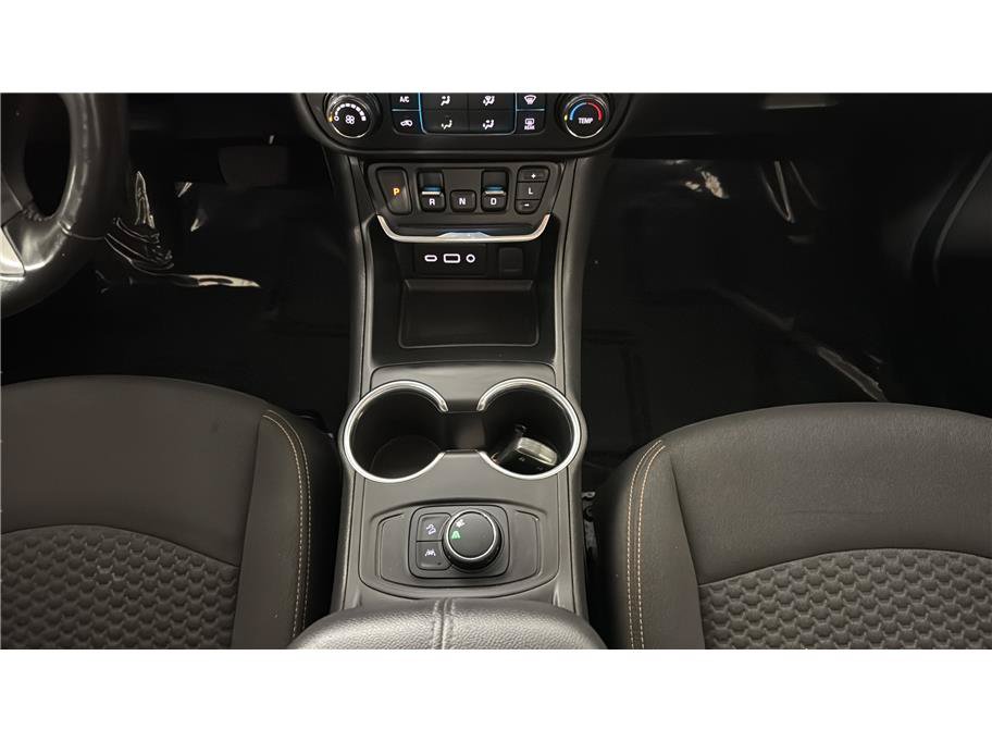 Used 2020 GMC Terrain SLE FWD image 24