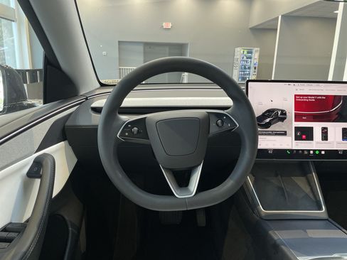 Used 2026 Tesla Model Y AWD image 18