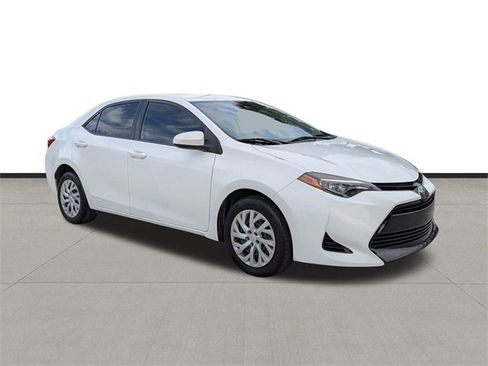 Used 2017 Toyota Corolla LE image 3