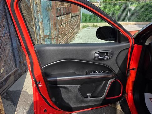 Used 2018 Jeep Compass Trailhawk w/ Navigation Group image 17