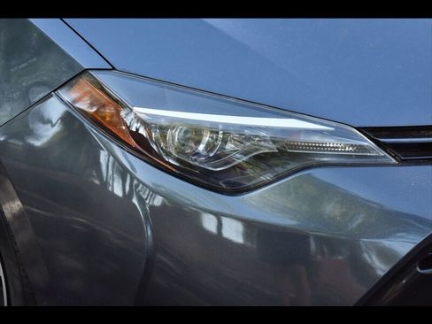 Used 2017 Toyota Corolla LE w/ Carpet Mat Package (TMS) FWD image 43