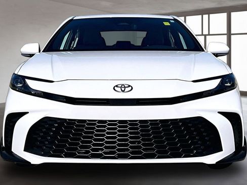 Used 2025 Toyota Camry SE w/ Convenience Package FWD image 2