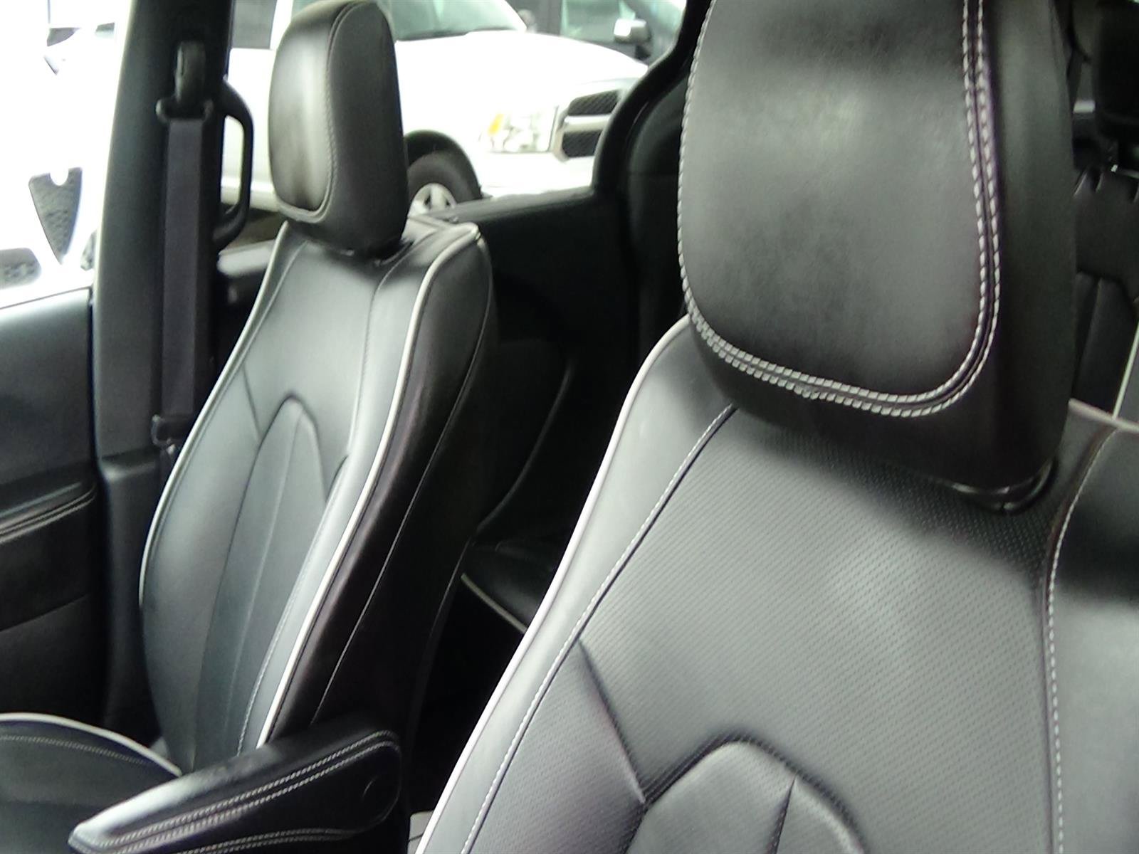 Used 2026 Chrysler Pacifica Limited FWD image 19